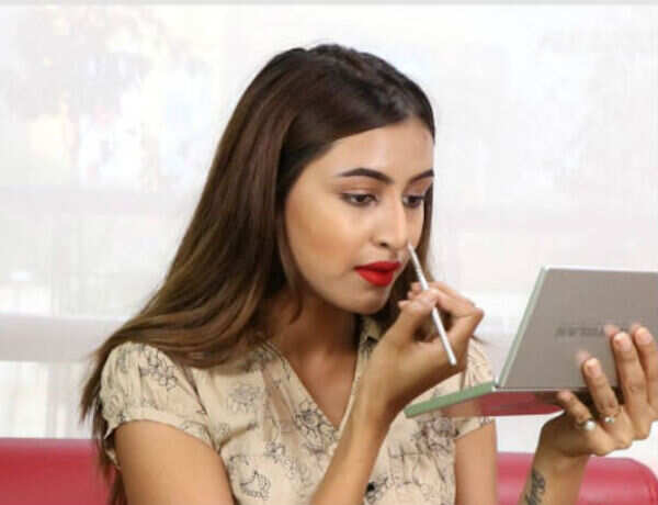 Video: This make-up trick will make your nose look slimmer