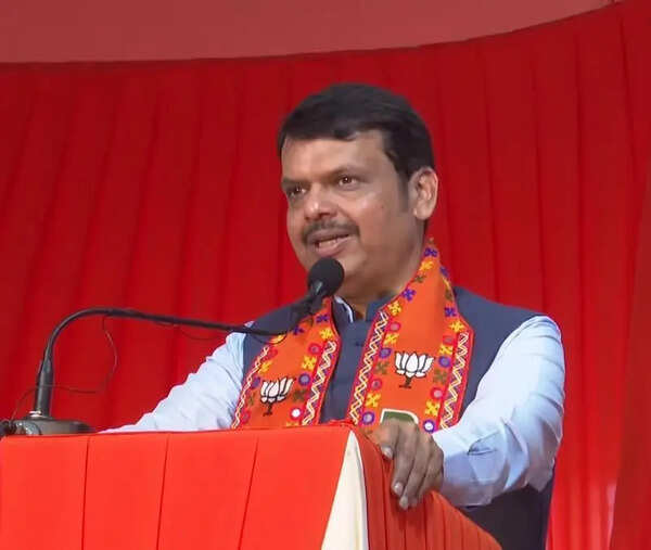 Maha auto, taxi drivers to be trained in Marathi: Fadnavis