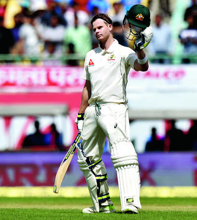 India struggle against Smith again