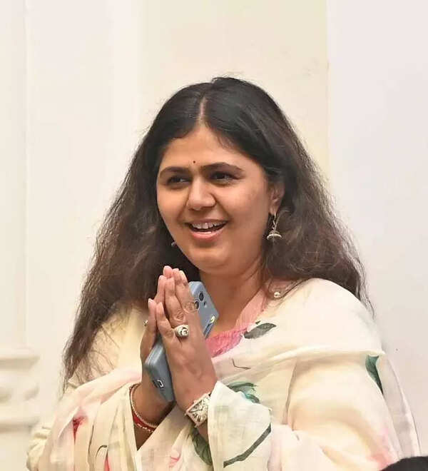 Helicopter scheduled to fly Pankaja Munde to Latur grounded after aircraft maintenance engineer spots technical snag
