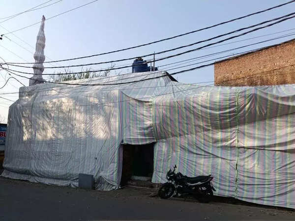48 mosques covered with tarpaulins ahead of Jootamar Holi procession in Shahjahanpur