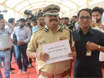 Photos: NCP MLC dresses up as Hemant Karkare to protest against Sadhvi Pragya's remarks on 26/11 hero