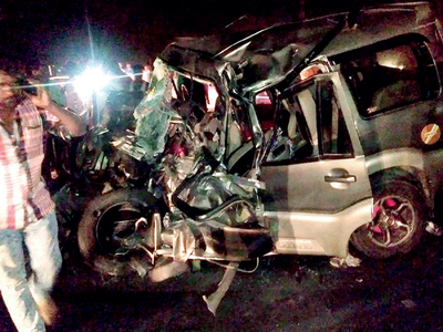 Couple, 3 kids killed in car-bus crash in Nelamangala