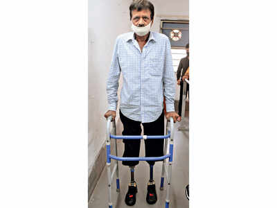 DOUBLE AMPUTEE, 54, KICKS COVID IN ITS FACE, LEARNS TO WALK AGAIN DOUBLE AMPUTEE, 54, KICKS COVID IN ITS FACE, LEARNS TO WALK AGAIN