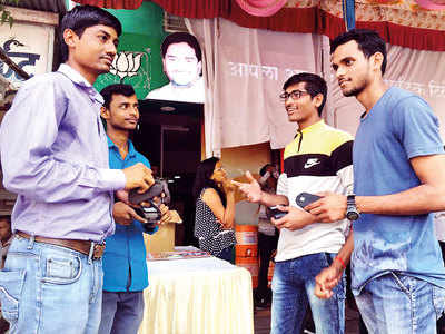Laid-off youth turn to poll campaigns for quick buck