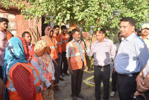 Jaipur sets cleanliness record as 6,000 tonnes of waste cleared in one day drive