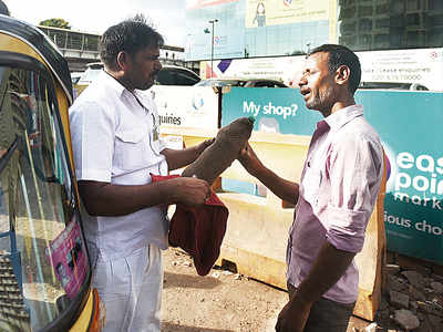 Auto drivers who recently kicked tobacco addiction resolve not to take passengers who can’t get rid of their habit