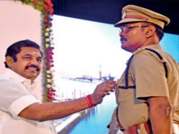 Cop who survived Al-Umma attack receives award