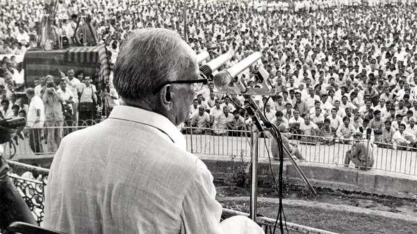 JP, Vajpayee, Morarji, Charan Singh…Vs Mrs G