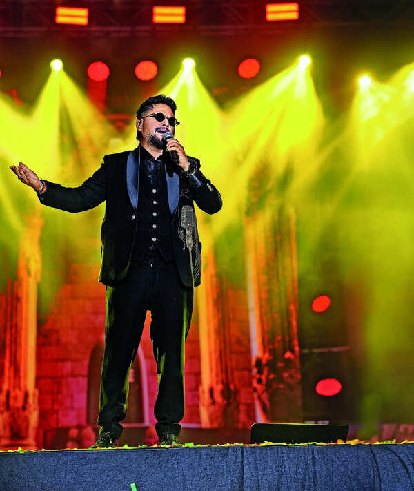 With MJ moves and melody, Ajaneesh rocks his first concert