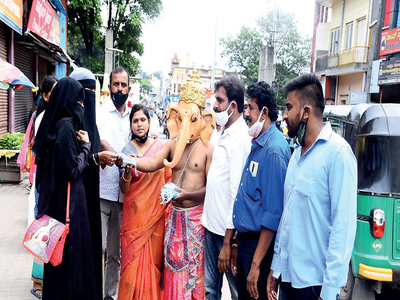 In Mysuru, Lord Ganesha distributes masks