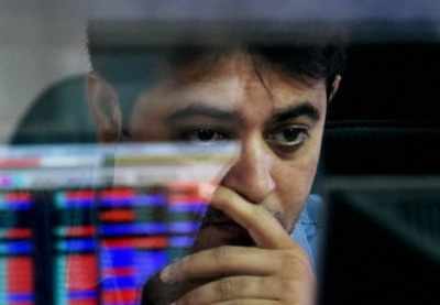 Sensex cracks 26K-level, slumps 300 pts in late morning