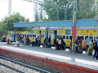 Be safe, phone snatchers on prowl in at Nayandahalli Railway Station