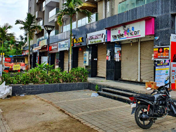 Pune: Lockdown comes under fire as traders count their losses