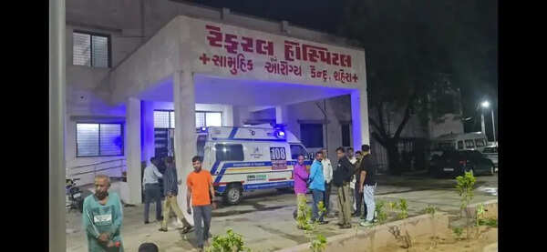 Two killed as house wall collapses in Shehra