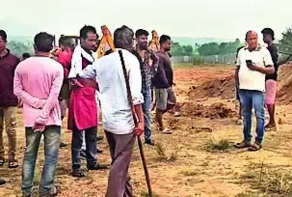 Nirsa MLA, locals thwart attempt to encroach government land in Dhanbad