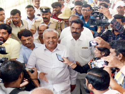 Siddaramaiah’s MLAs bring government to the brink, pave way for BS Yeddyurappa