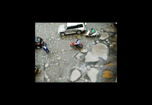 Some laud corporators’ style of protest, others slam ‘pothole politics’