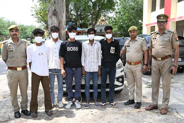 5 of gang that robbed people after offering lifts across NCR held