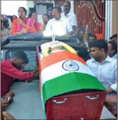OPS' supporters campaign with Jayalalithaa's 'dead body'