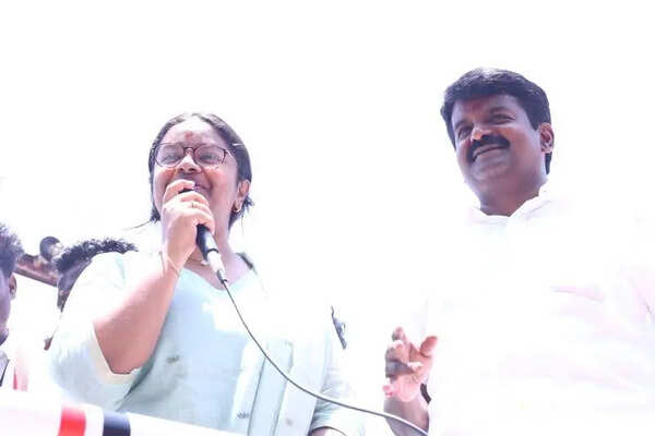 Tamil Nadu polls: Candidates turn to family members to strike a chord