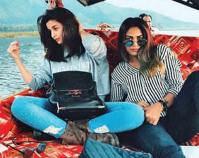 Alia Bhatt, Vicky Kaushal dig into Kashmiri Wazwan in Srinagar