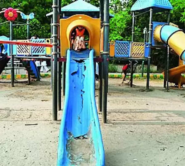 No fun outing: Damaged swings, slides in zoo pose risk to kids