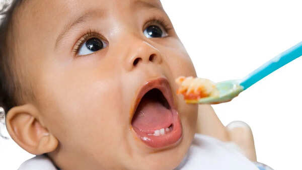 Baby led weaning vs spoon feeding? Is there a better choice?