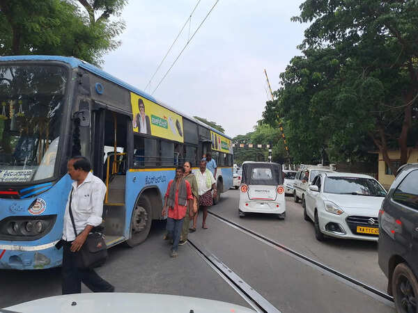 Stranded bus removed from rly tracks in nick of time