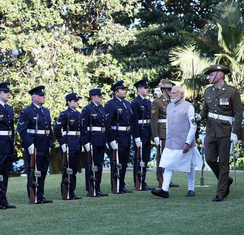 Prime Minister Narendra Modi being accorded a ceremonial welcome at the Admiralty House, in Sydney, on Wednesday.