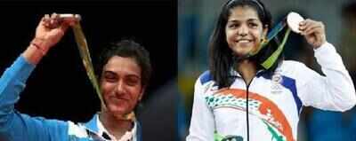 Sindhu, Sakshi get rousing reception in Kerala