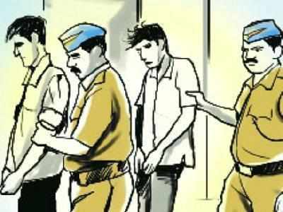 Two members of chain snatching gang held