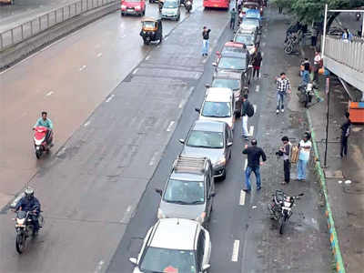 100 blinking cars say no to potholes