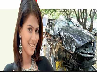 Actress Sharmila Mandre hurt as car crashes into Vasanthnagar railway bridge pillar