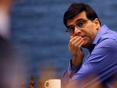 Magnus Carlsen beats Viswanathan Anand while playing from a boat in the Mediterranean Sea
