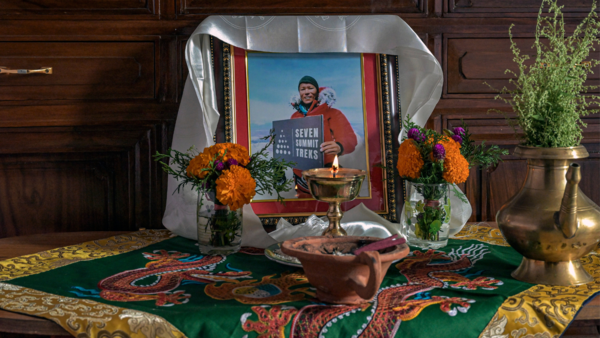A champion Sherpa died guiding foreigners. Is it too dangerous?