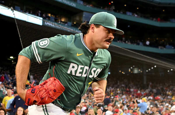 Boston Red Sox pitcher Payton Tolle turns simple Team USA presentation into hilarious clubhouse moment