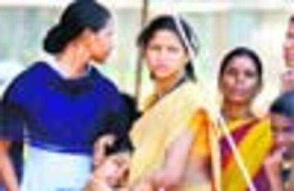 For 5 hrs, cops kept waiting for copter that was with politician