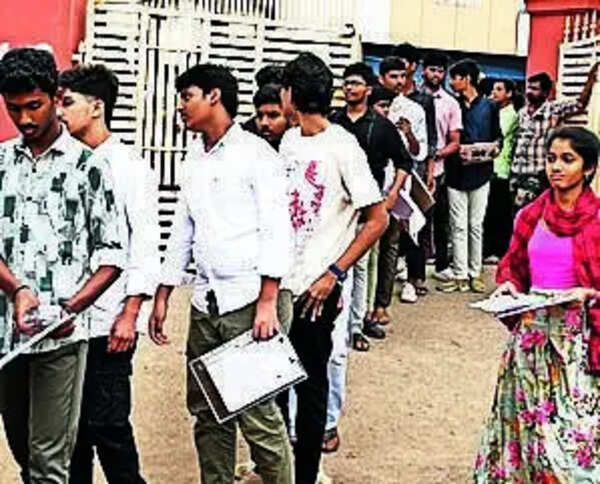 Telugu-medium enrolment plunges to 5% in AP