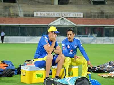 MS Dhoni plays catch me if you can with a fan again!