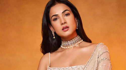 Sonal Chauhan's journey from beauty queen to Bollywood and beyond