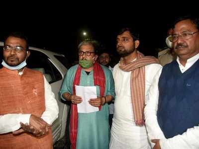 RJD, Congress complain to poll panel, allege Nitish Kumar influencing counting of votes
