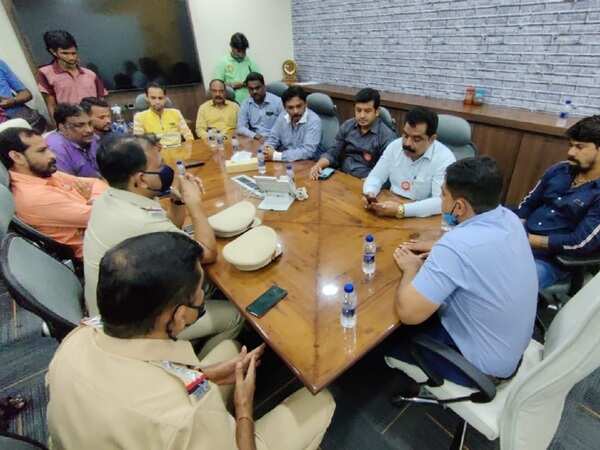 Thane: Raj Thackeray-led MNS leaders gherao pharma firm's office for seeking only 'non-Marathi recruits'