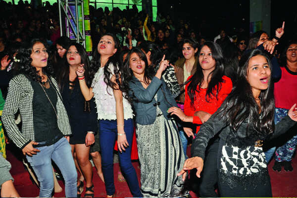 Janki Devi Memorial College celebrates its annual cultural fest, Symphony 2015 in Gurgaon