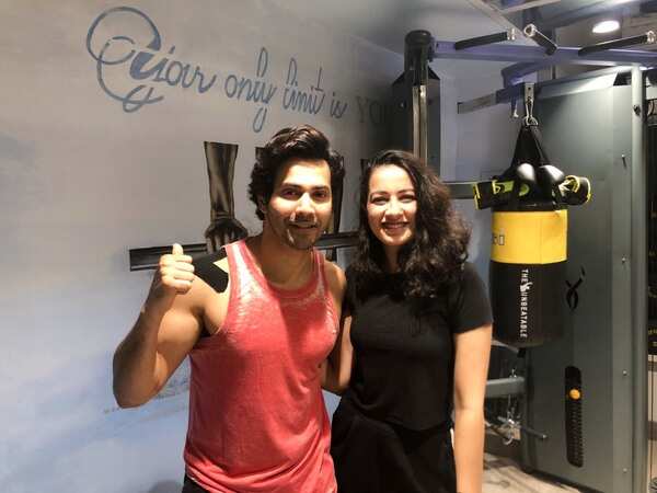 Varun Dhawan loved my painting : Nashik girl Kanak