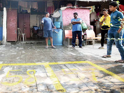 Dadar, Mahim locals upset as BMC starts marking hawking pitches outside their homes