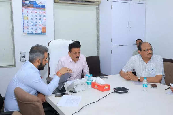 Mahajan calls for faster execution of Kumbh works