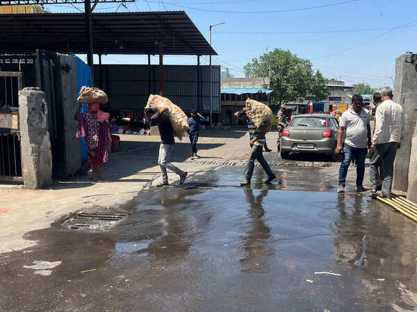 Drainage line work in Gultekdi Market Yard yet to begin despite site visits by authorities