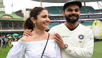 Anushka Sharma and Virat Kohli pose with fans, picture goes viral! 