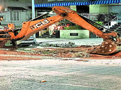 Road digging cycle is vicious here